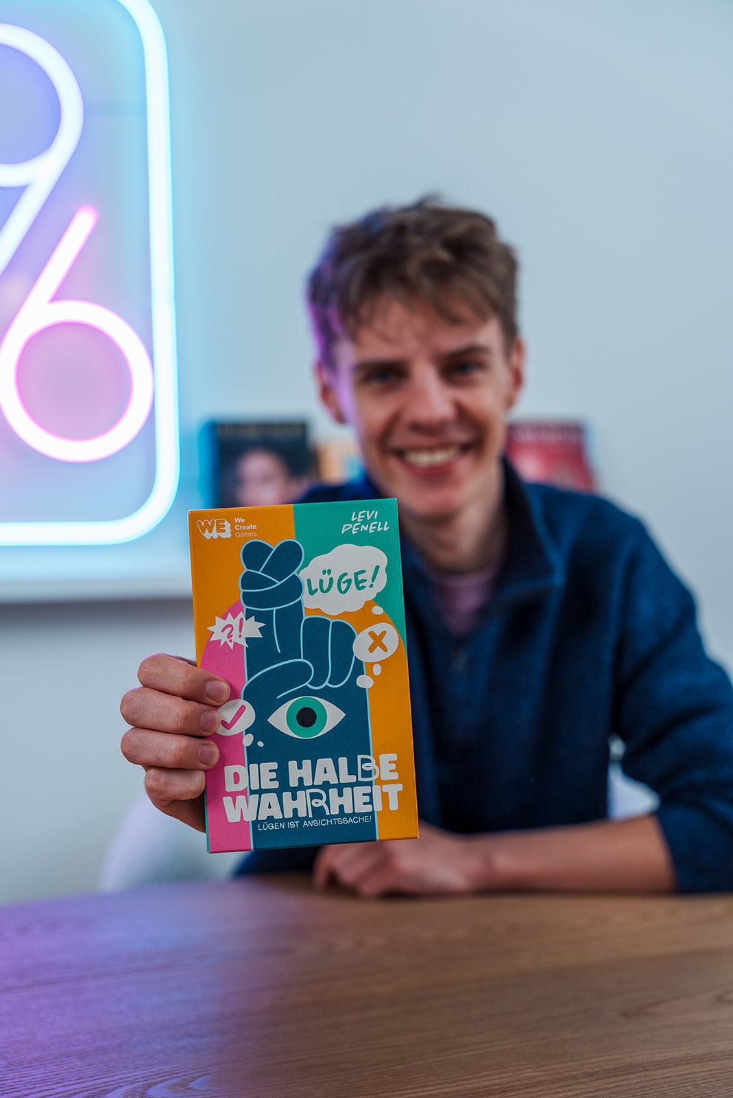 "Die halbe Wahrheit" – Das Kartenspiel von Levi Penell (2. Edition in neuem Design)